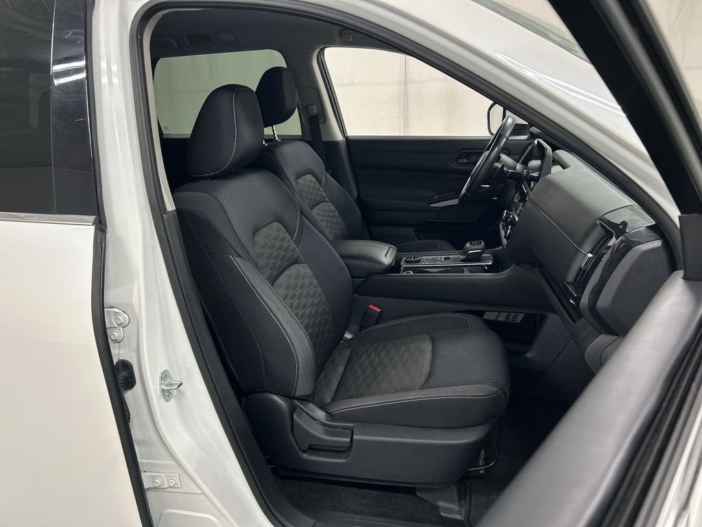 Used 2023 Nissan Pathfinder SV w/ Black Appearance Package image 23