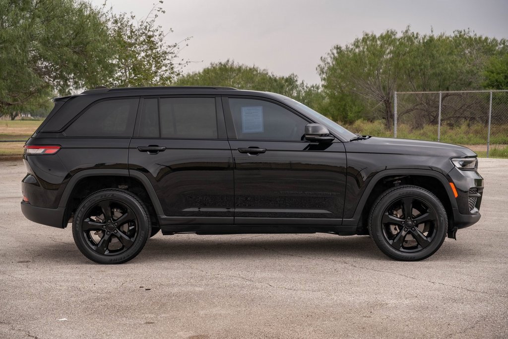 Used 2023 Jeep Grand Cherokee Altitude image 8
