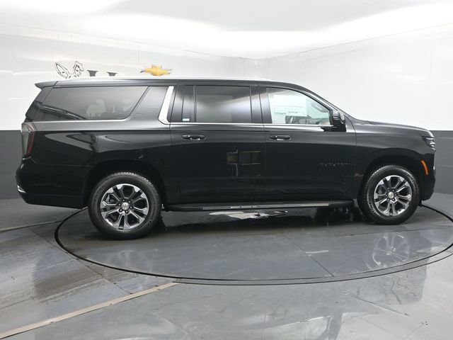 New 2026 Chevrolet Suburban LT w/ Comfort Package AWD/4WD image 16