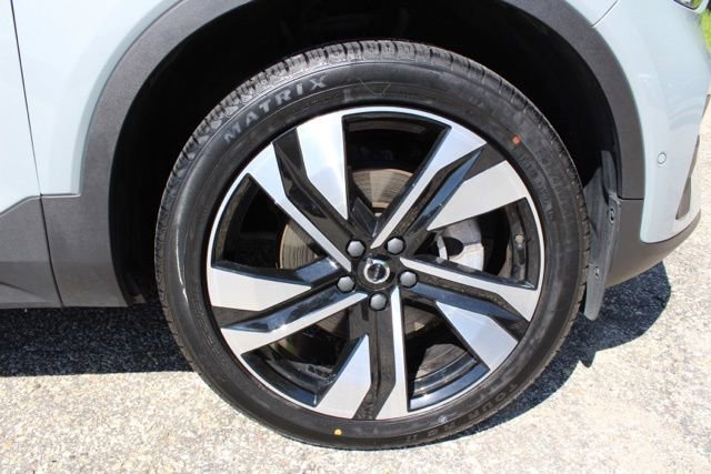 Certified 2024 Volvo XC40 B5 Ultimate w/ Climate Package AWD/4WD image 12