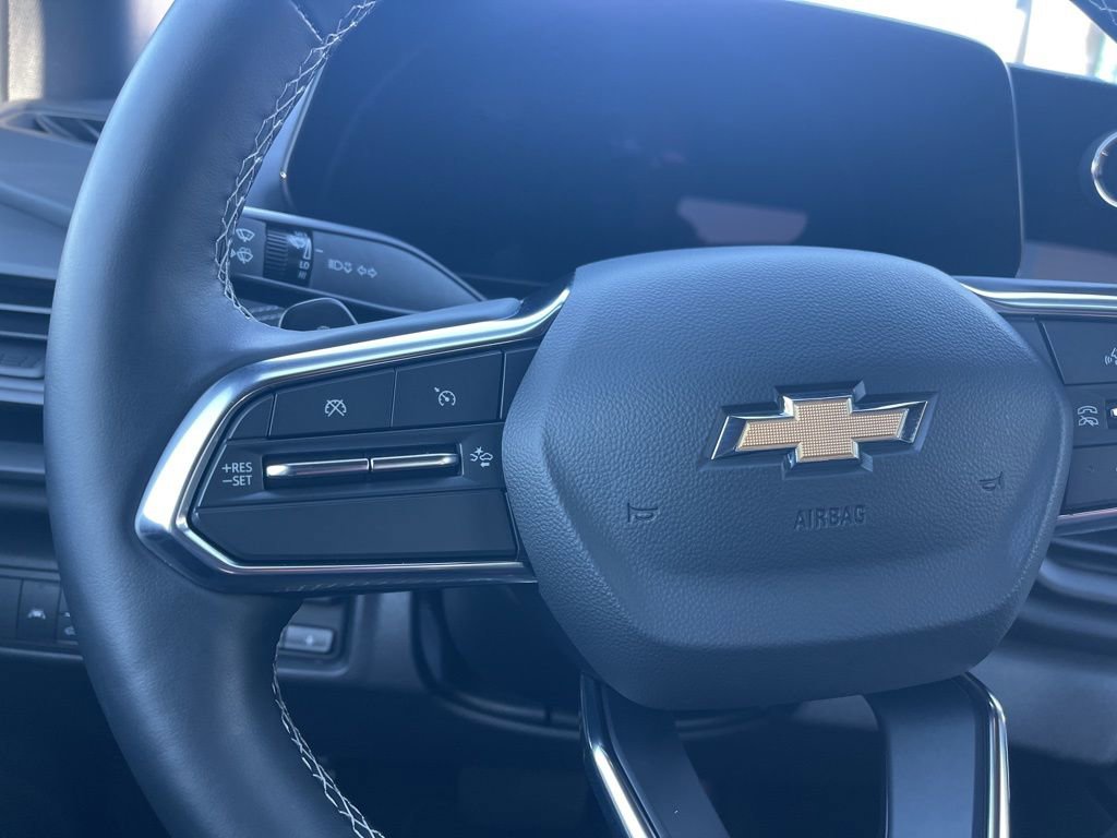Used 2025 Chevrolet Silverado EV LT AWD/4WD image 16