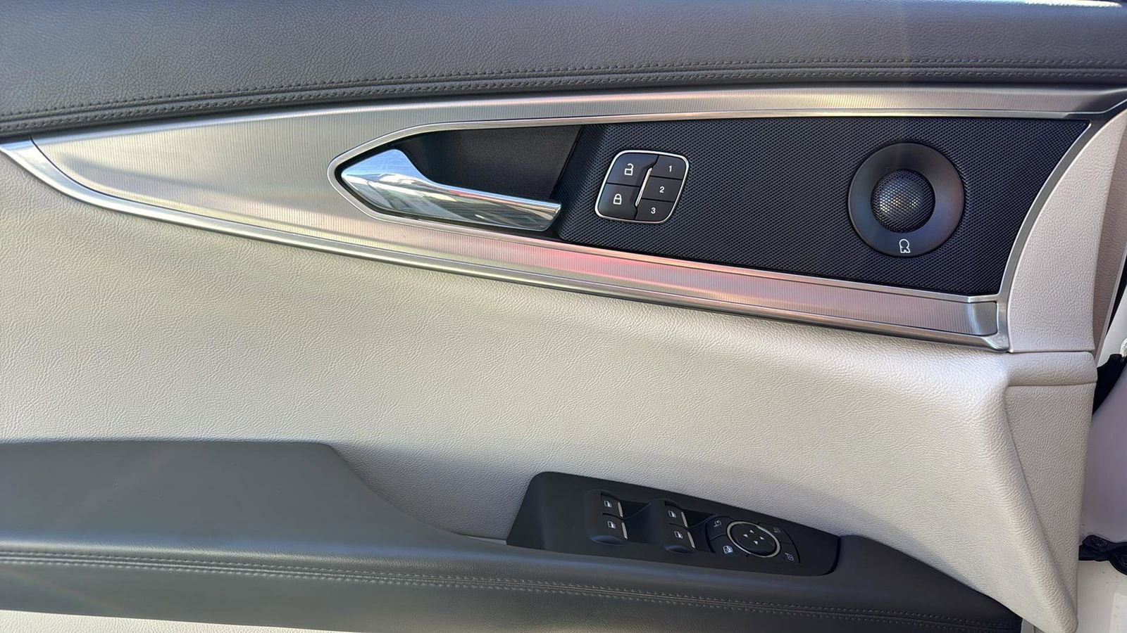 Used 2019 Lincoln Nautilus Reserve image 12