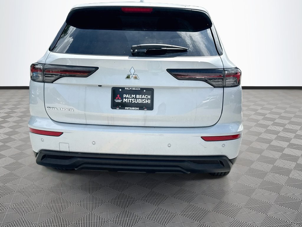 New 2026 Mitsubishi Outlander ES FWD image 6