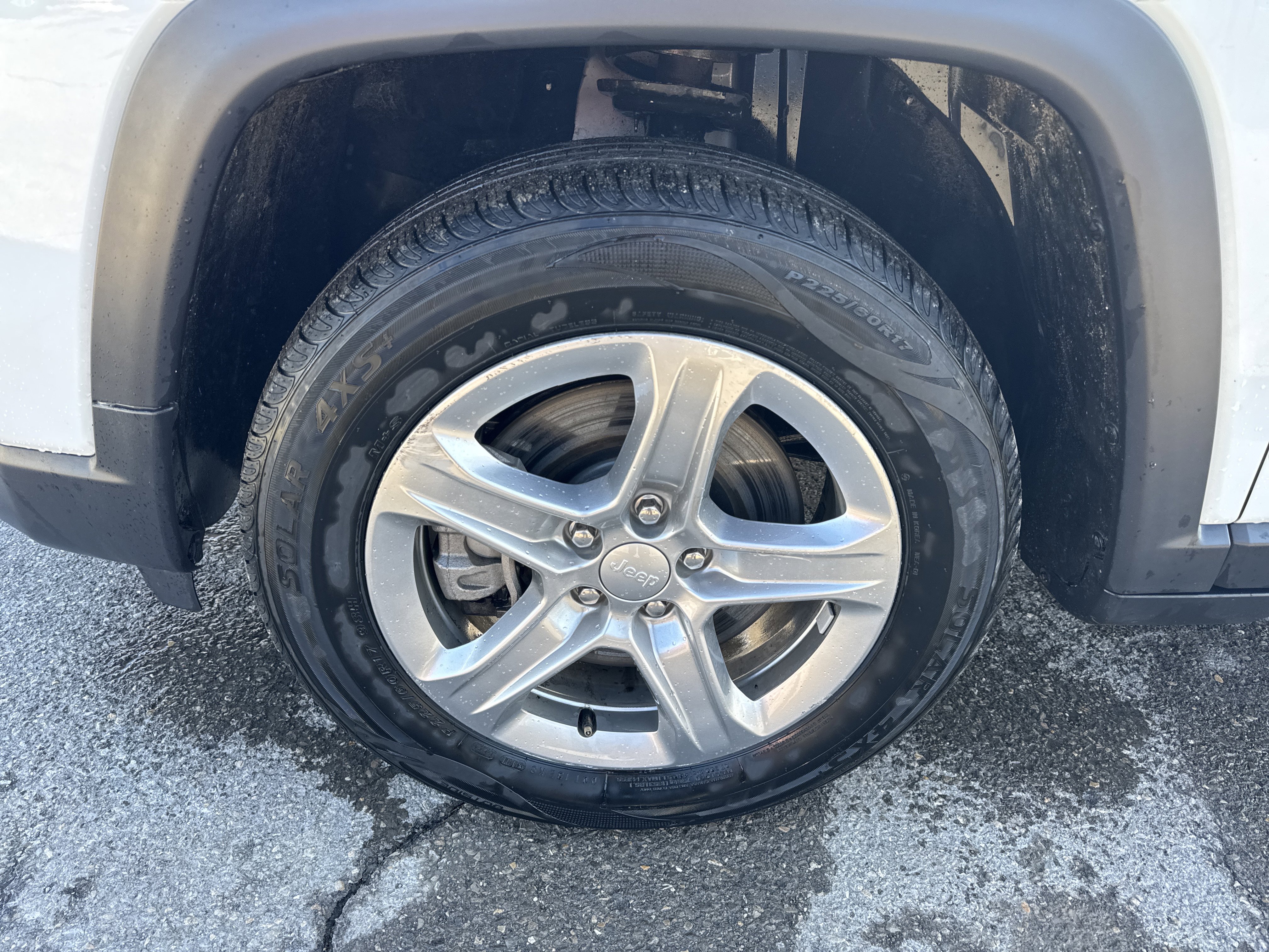 Used 2024 Jeep Compass Latitude image 11