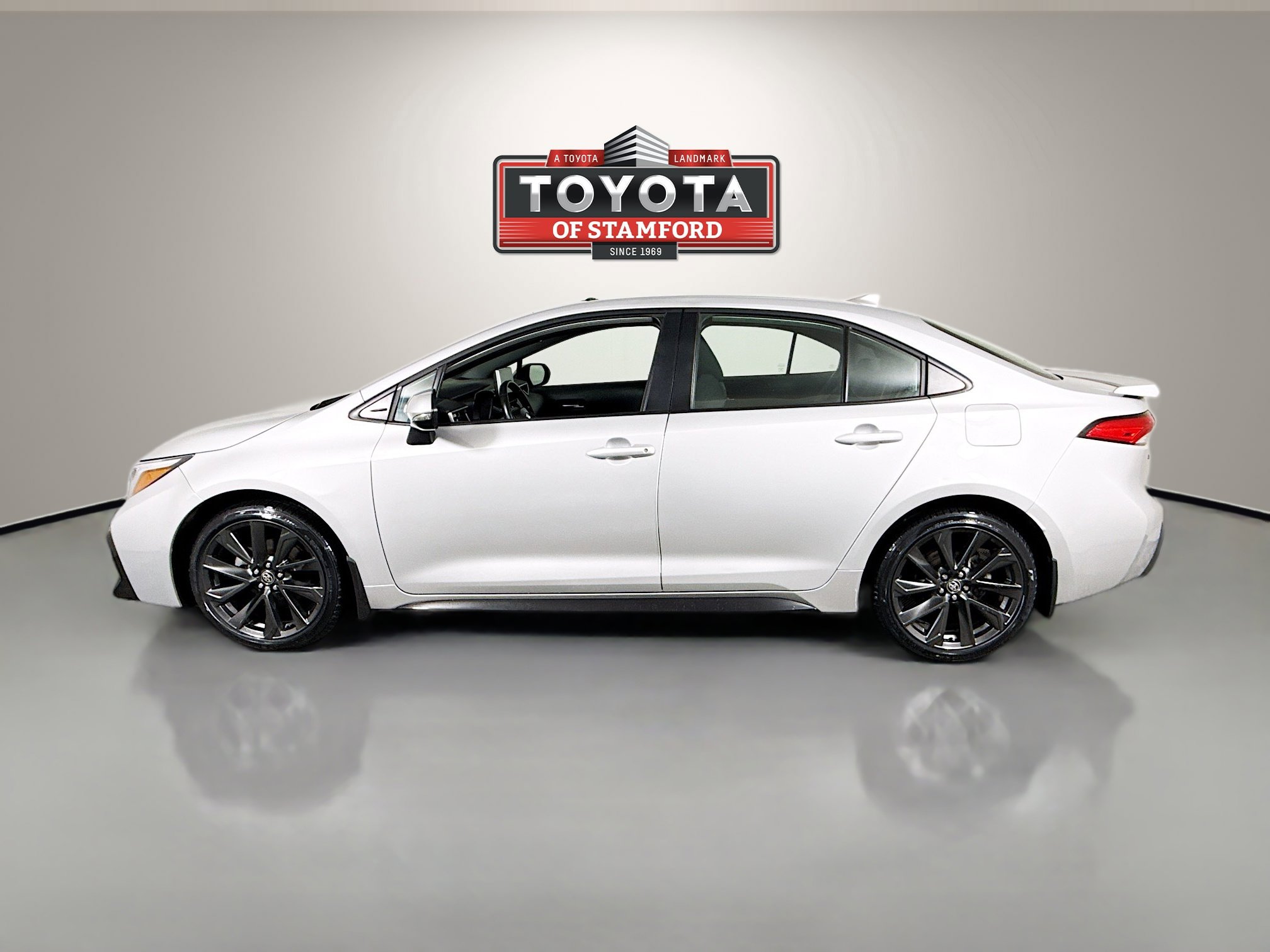 Certified 2025 Toyota Corolla SE w/ SE Premium Package image 4