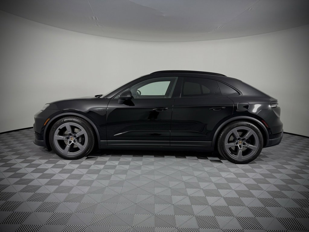 New 2025 Porsche Macan 4 Electric image 2