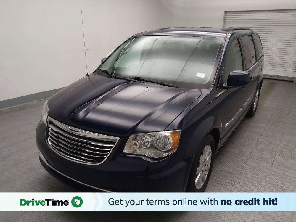 Used 2015 Chrysler Town & Country Touring FWD image 1