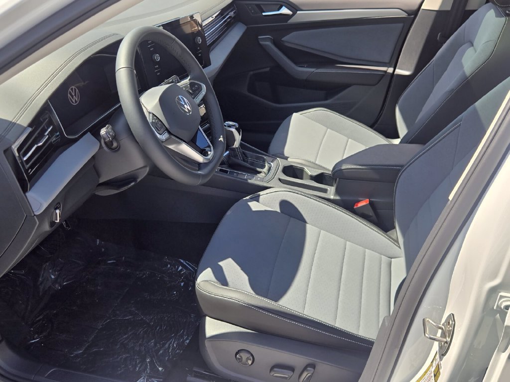 New 2027 Volkswagen Jetta SE FWD image 7