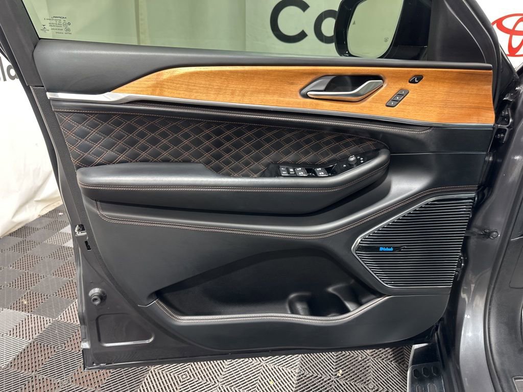 Used 2021 Jeep Grand Cherokee L Summit image 23