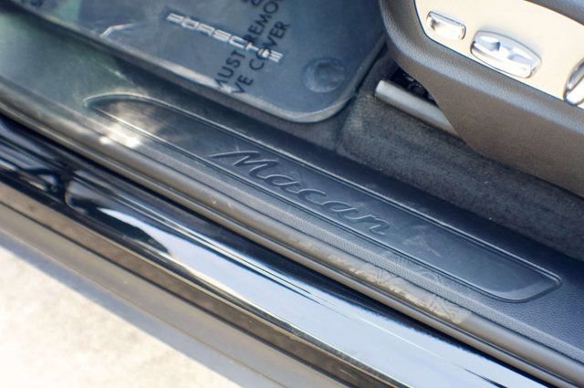 Used 2022 Porsche Macan AWD/4WD image 35