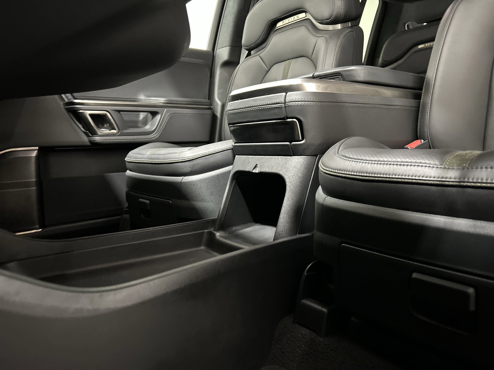 Used 2023 Rivian R1S Adventure image 33