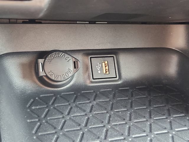 Used 2025 Toyota RAV4 XLE AWD/4WD image 23