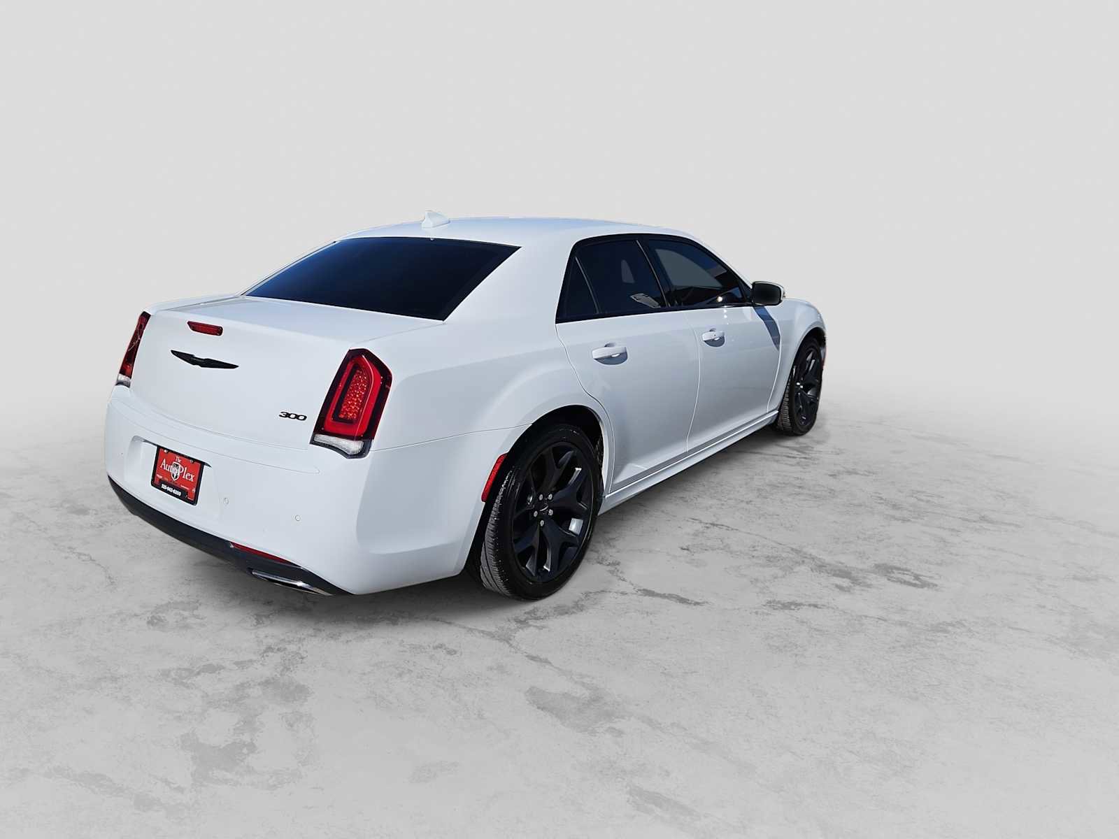 Used 2022 Chrysler 300 Touring L image 8
