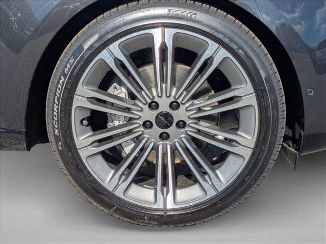 New 2026 Land Rover Range Rover Long Wheelbase SE image 10