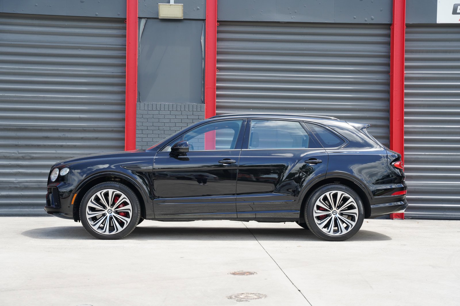 Used 2023 Bentley Bentayga AWD/4WD image 9