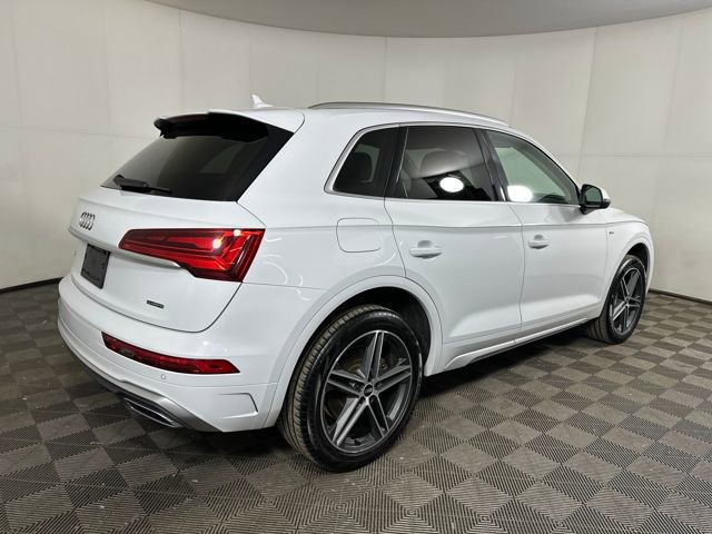 Used 2022 Audi Q5 e Premium Plus w/ Premium Plus Package image 3