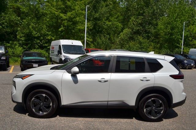 Used 2024 Nissan Rogue SV AWD/4WD image 5