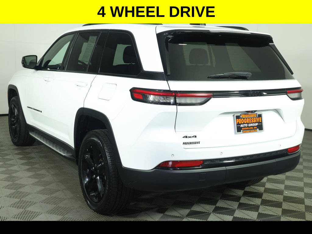 Used 2023 Jeep Grand Cherokee Altitude AWD/4WD image 4