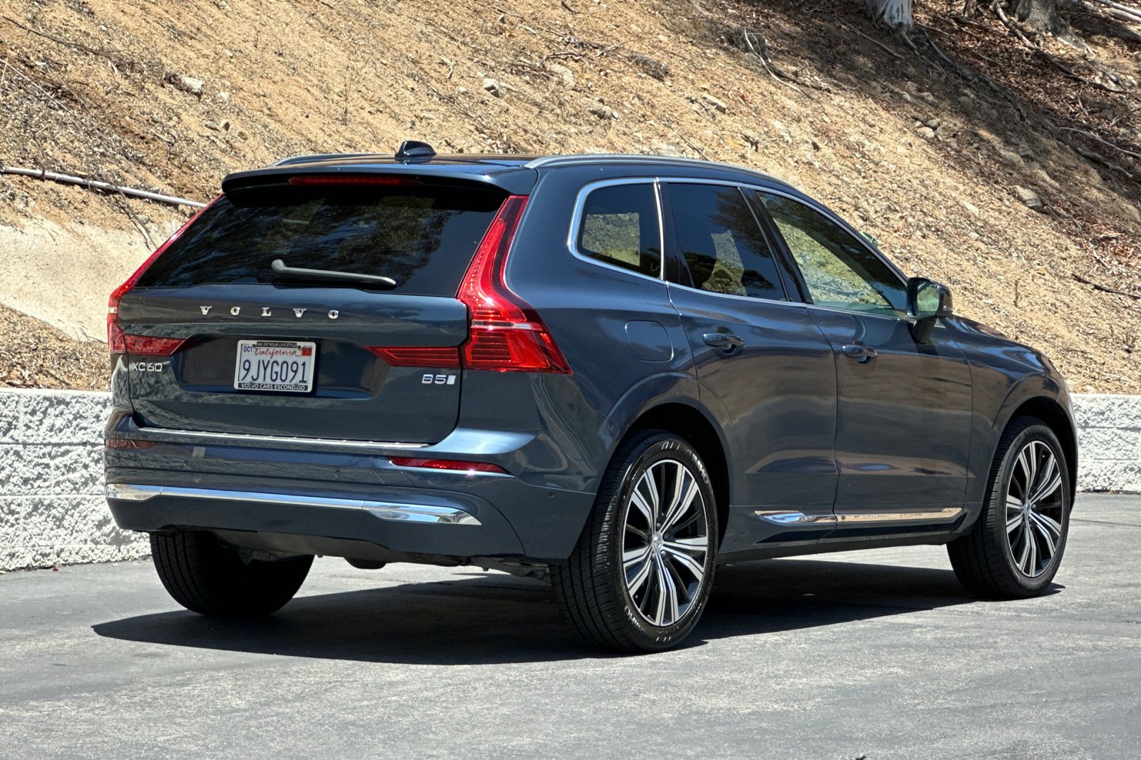 Certified 2023 Volvo XC60 B5 Plus w/ Protection Package Premier FWD image 4