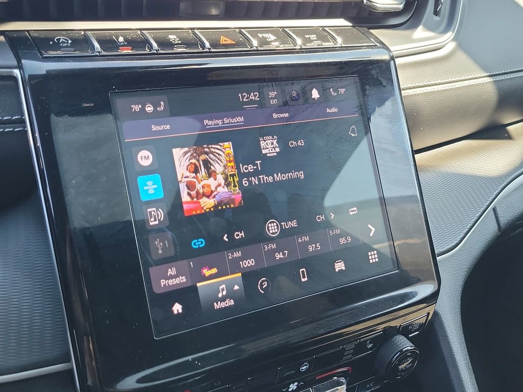 Used 2023 Jeep Grand Cherokee Altitude image 31