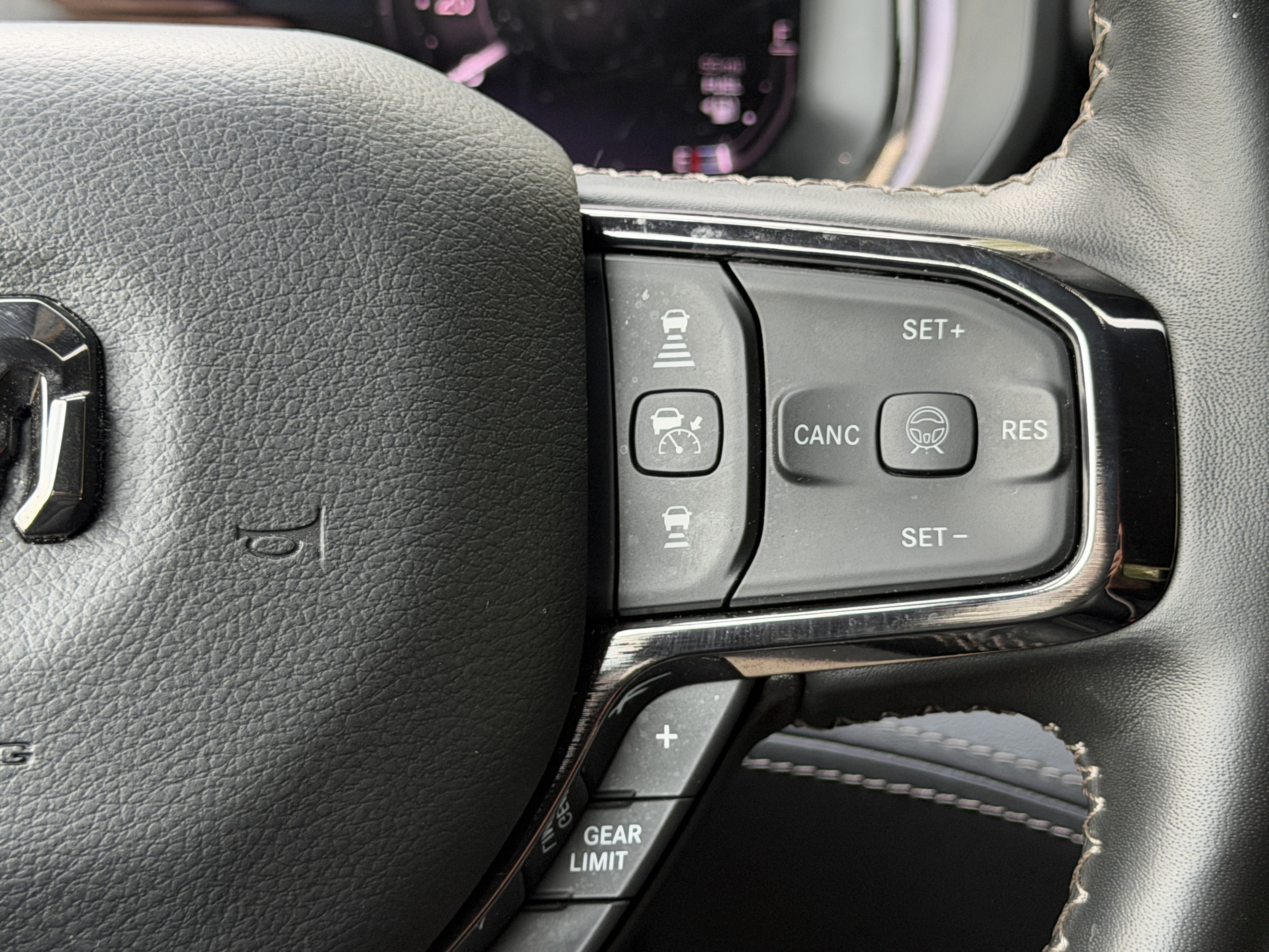 Used 2025 RAM 1500 Limited w/ Off Road Group AWD/4WD image 35