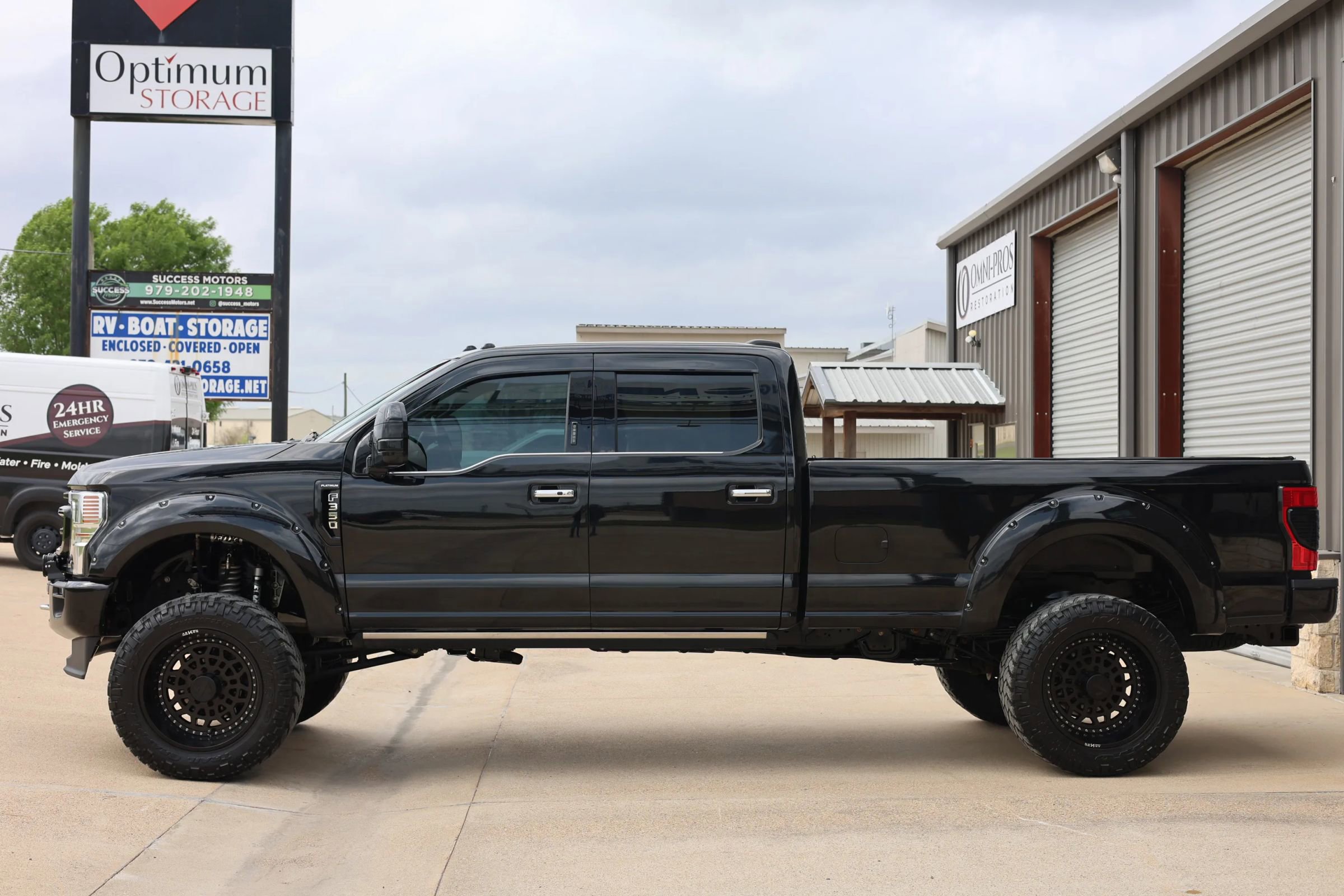 Used 2021 Ford F350 Platinum w/ FX4 Off-Road Package image 9