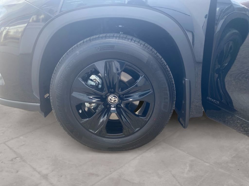 Used 2024 Toyota Highlander XLE image 14