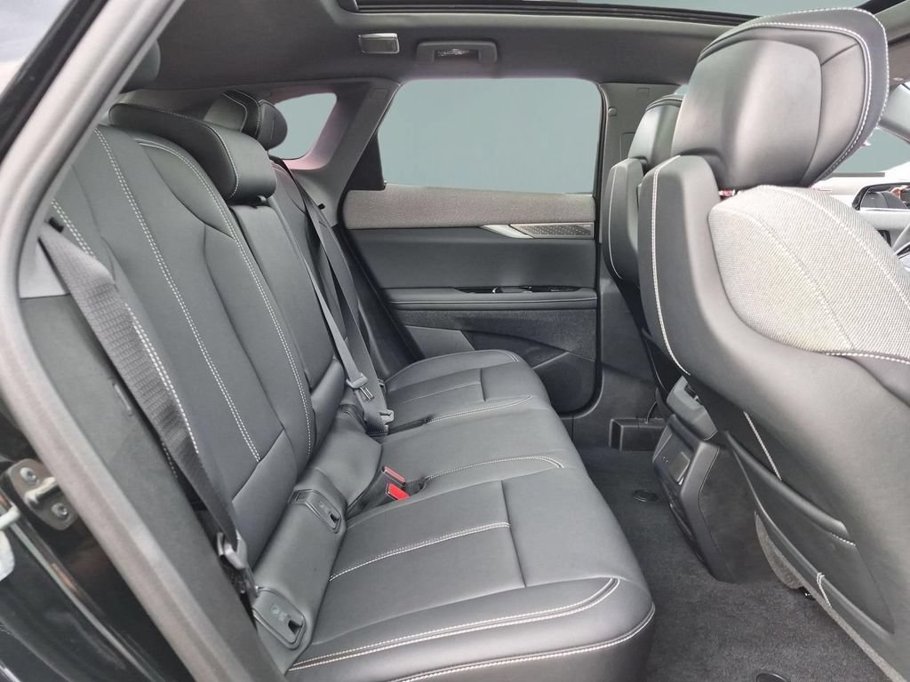 Used 2027 Cadillac Optiq Luxury RWD image 26