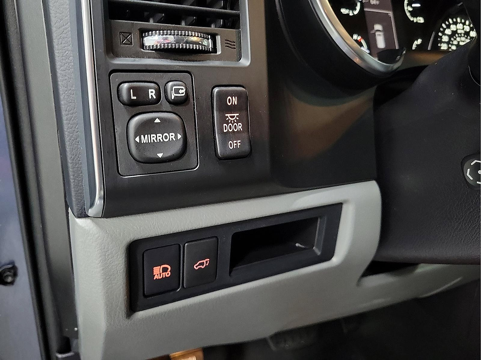 Certified 2019 Toyota Sequoia Platinum AWD/4WD image 12