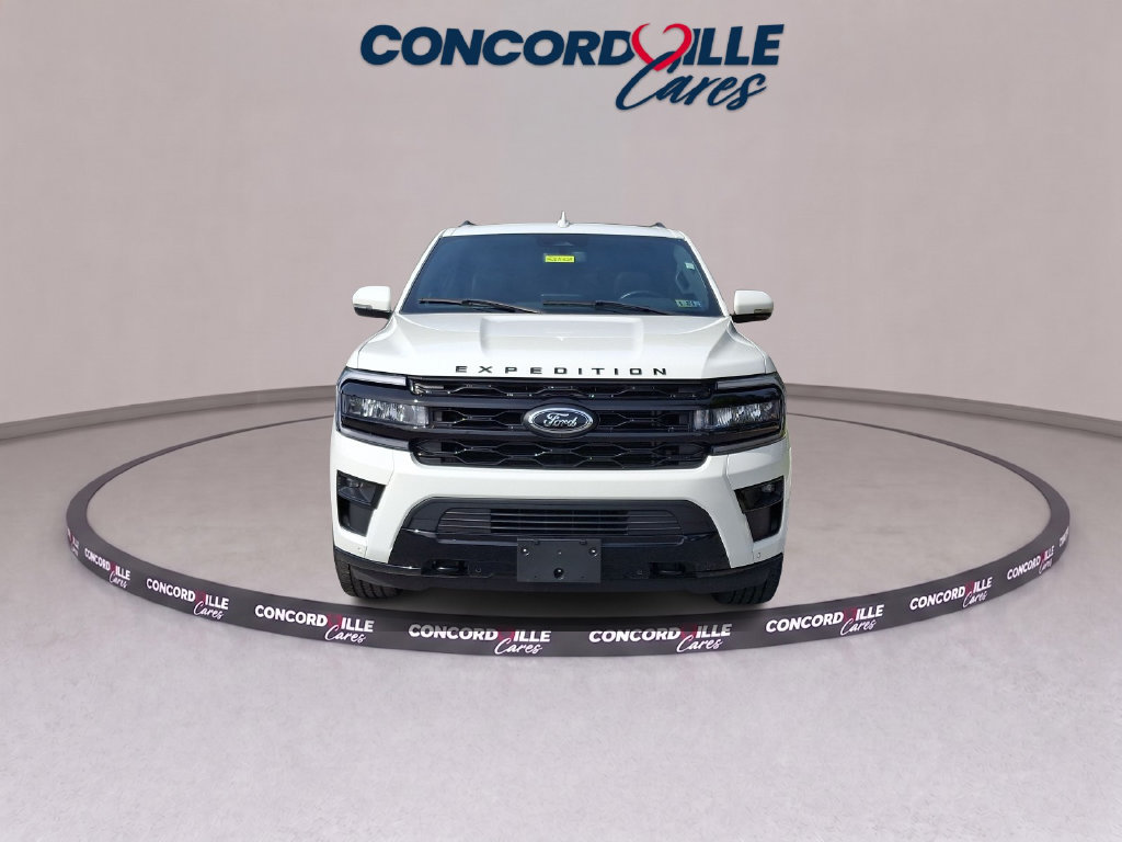 Used 2023 Ford Expedition Limited AWD/4WD image 2