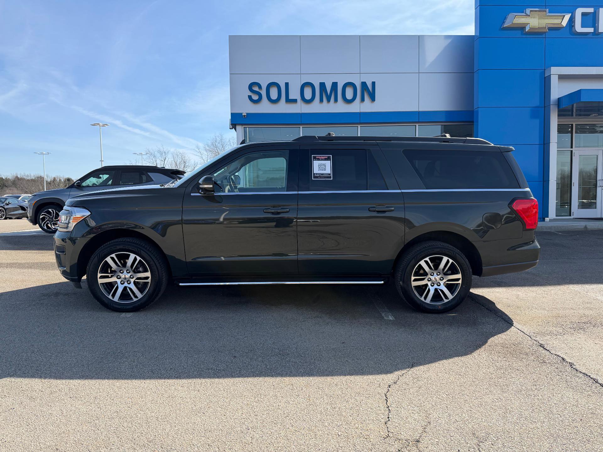 Used 2023 Ford Expedition Max XLT image 2