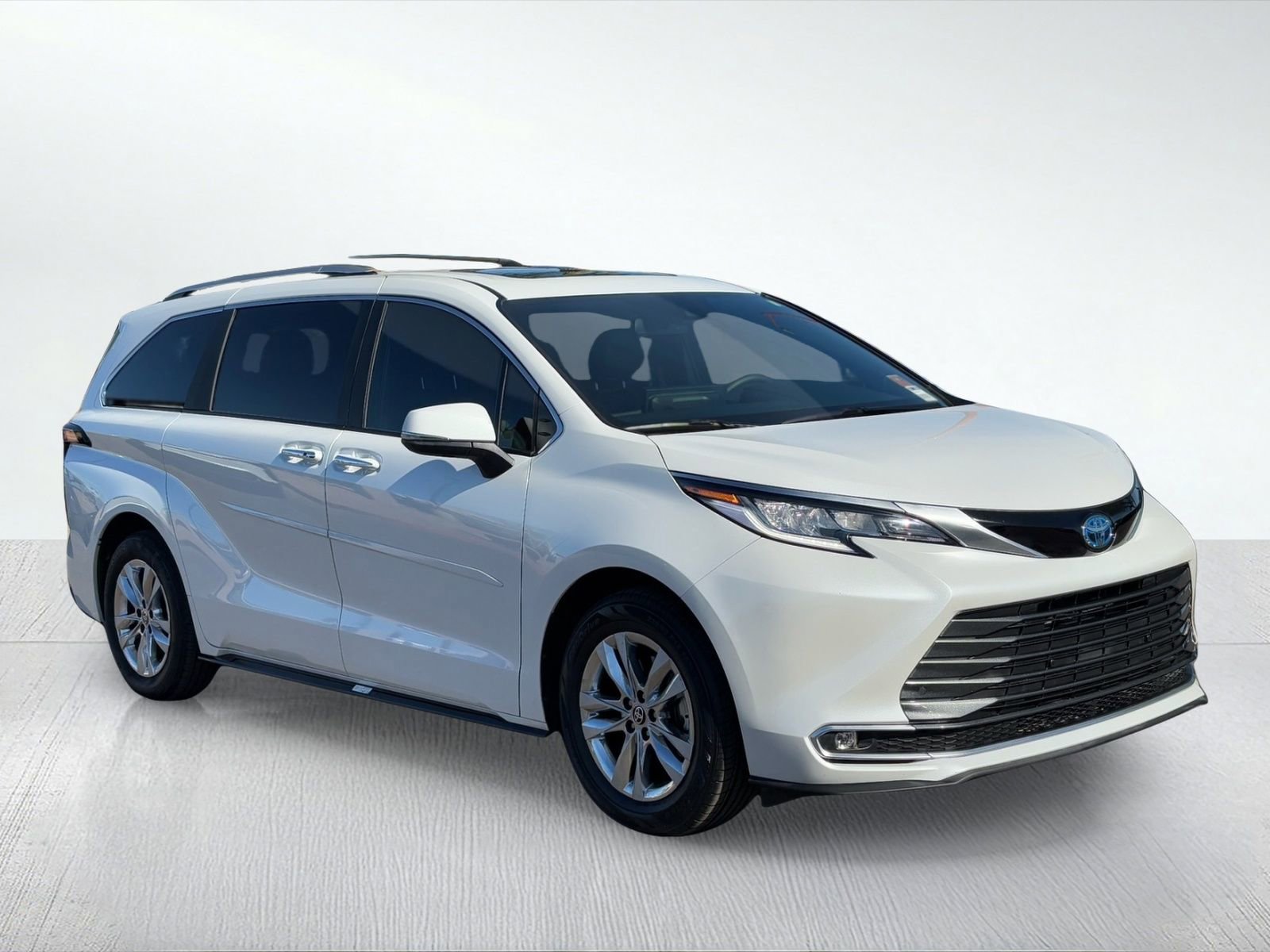 Used 2025 Toyota Sienna Limited image 7