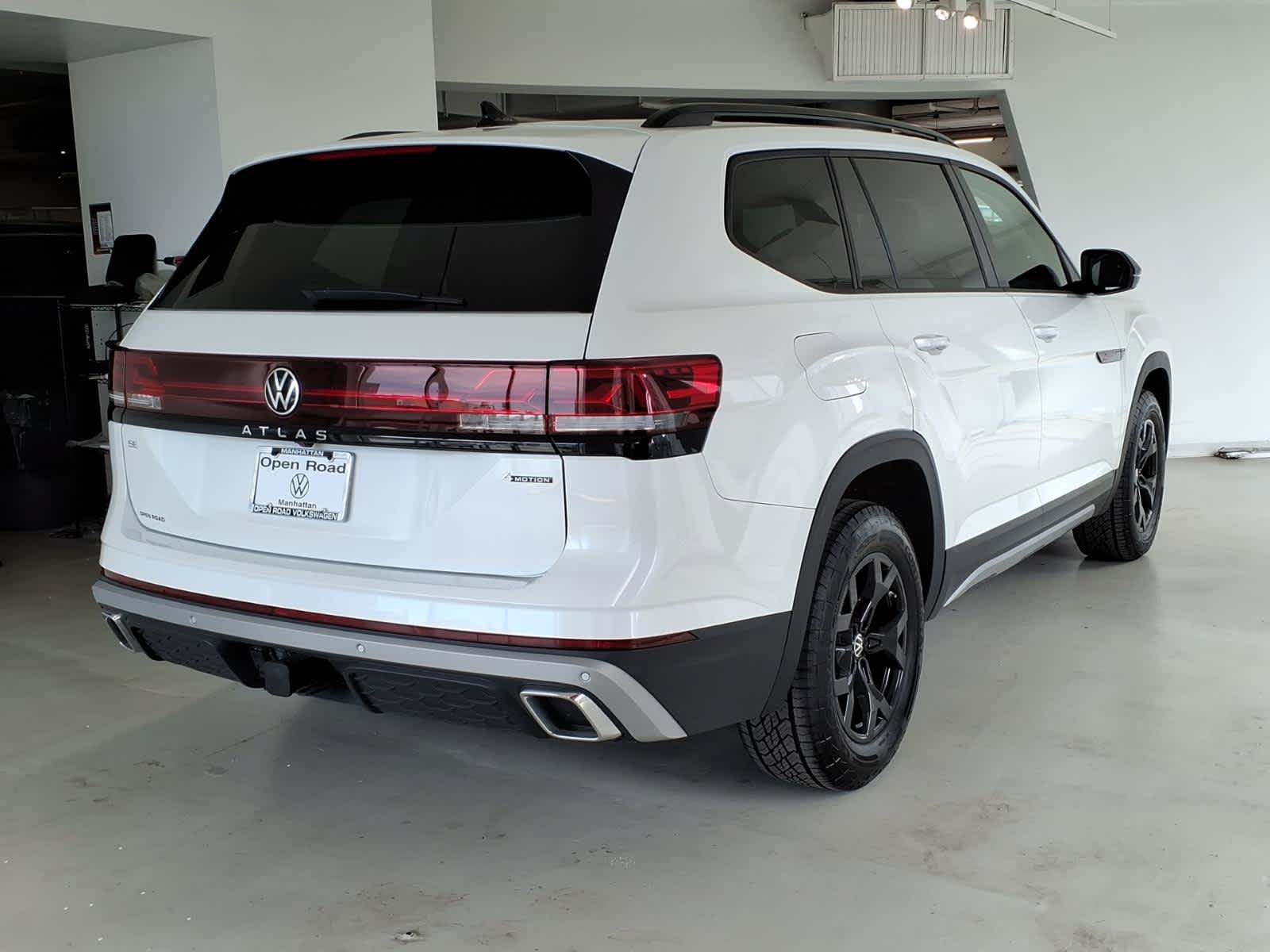 Used 2026 Volkswagen Atlas Peak Edition AWD/4WD image 4