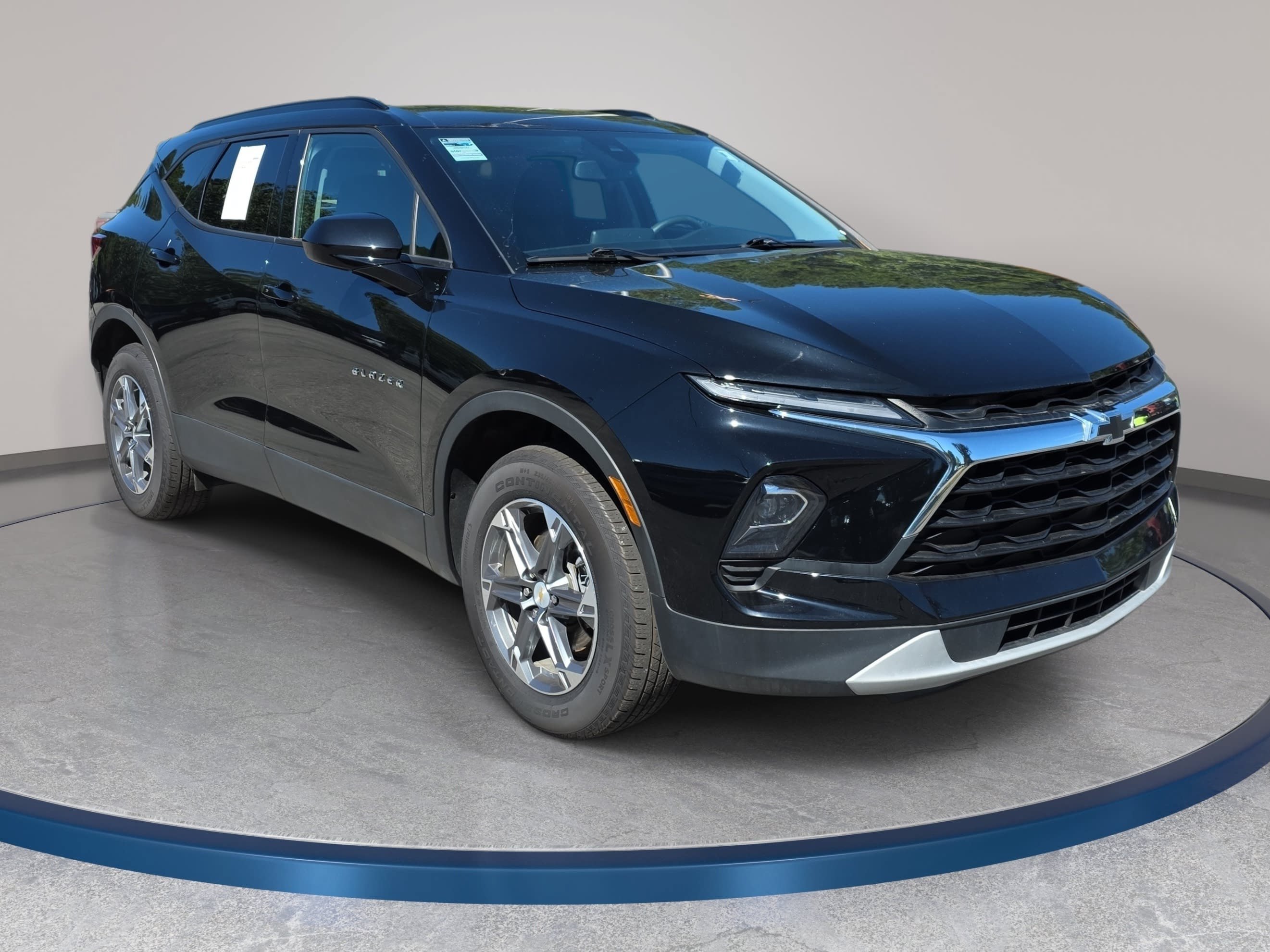 Used 2024 Chevrolet Blazer LT w/ Convenience Package FWD image 3