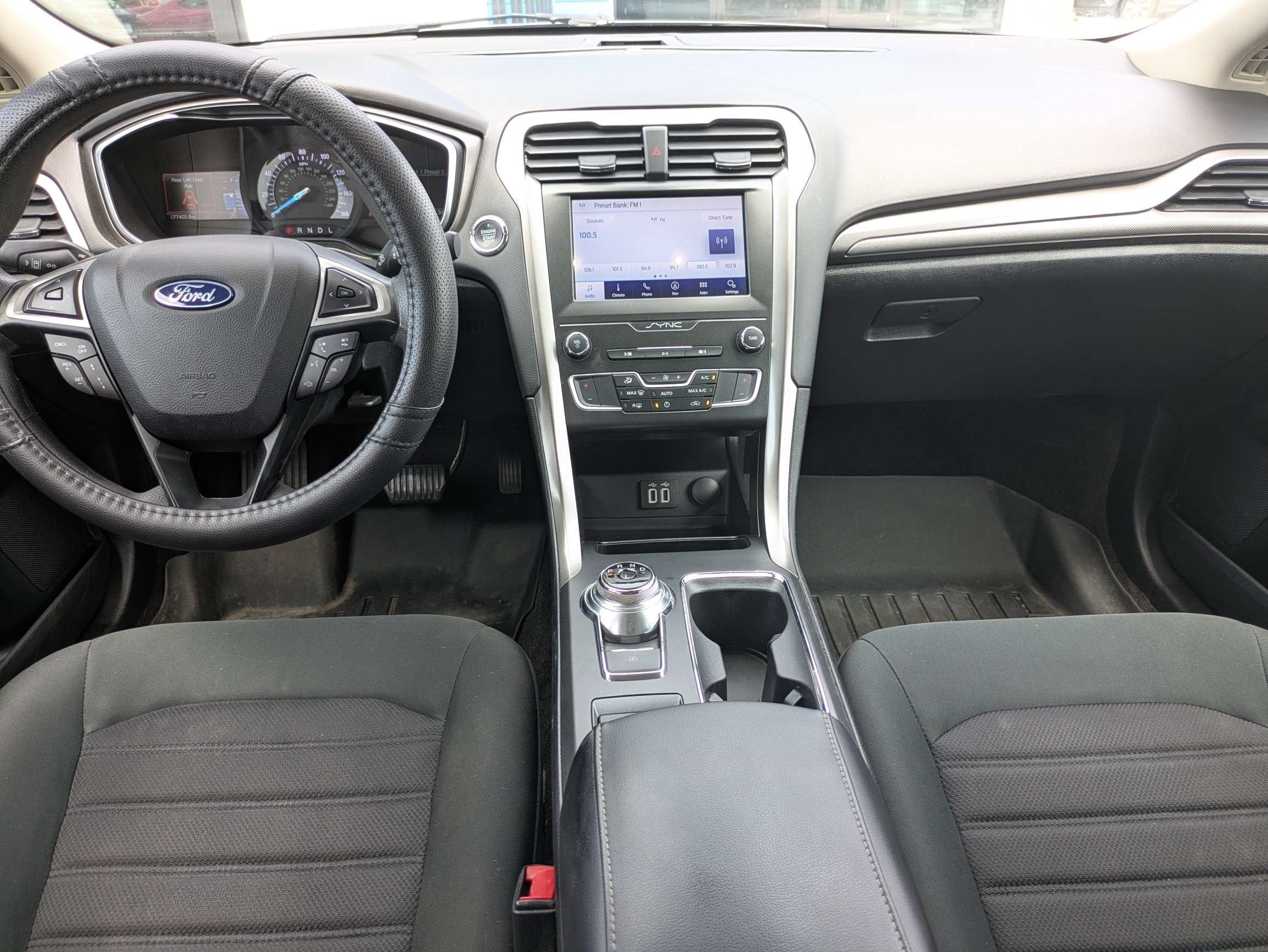 Used 2020 Ford Fusion SE FWD image 21