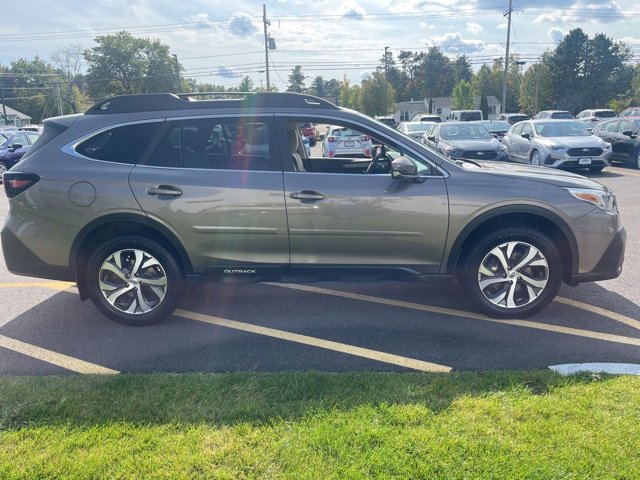 Used 2021 Subaru Outback Limited image 4