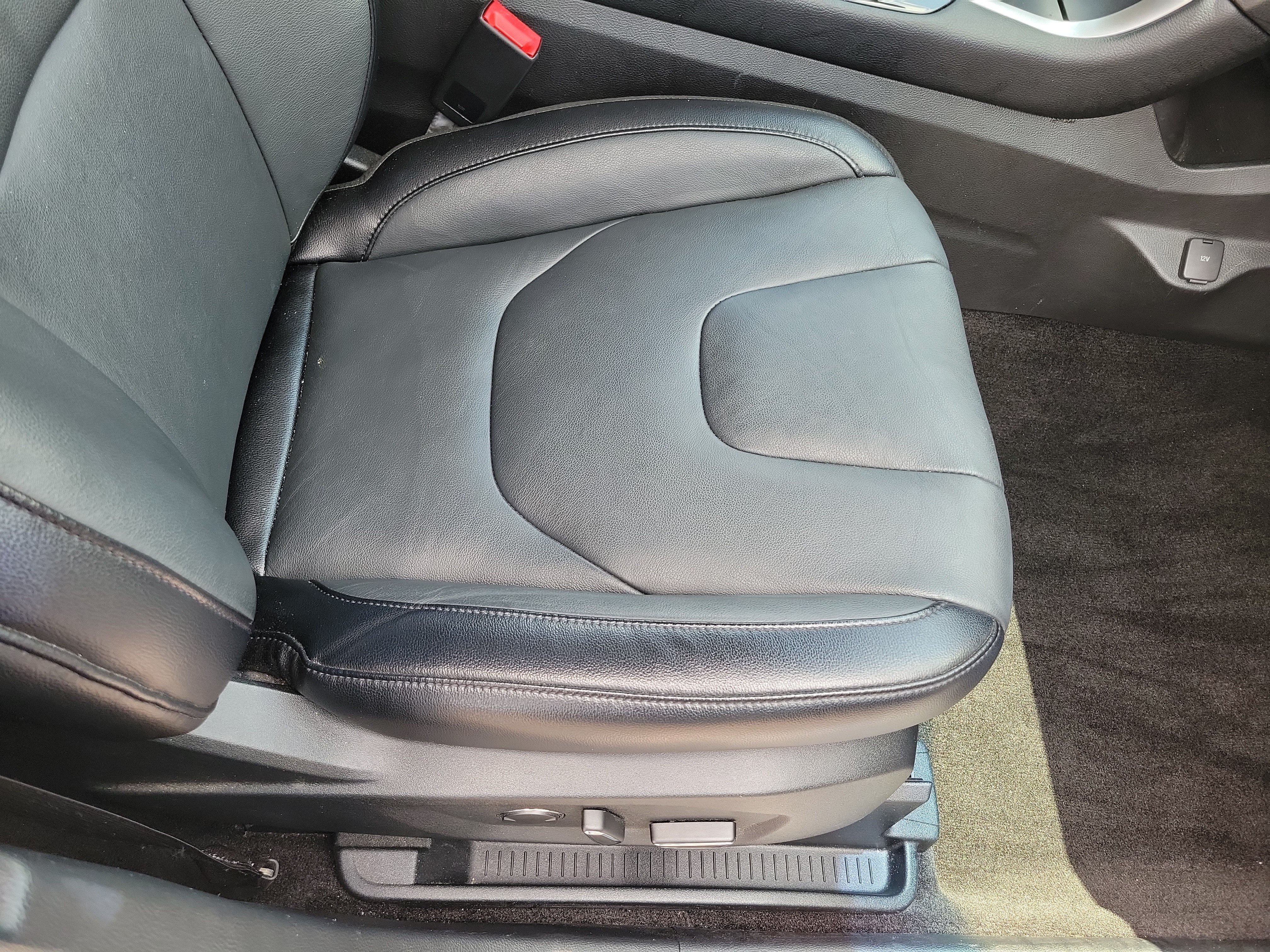 Used 2018 Ford Edge Titanium FWD image 19