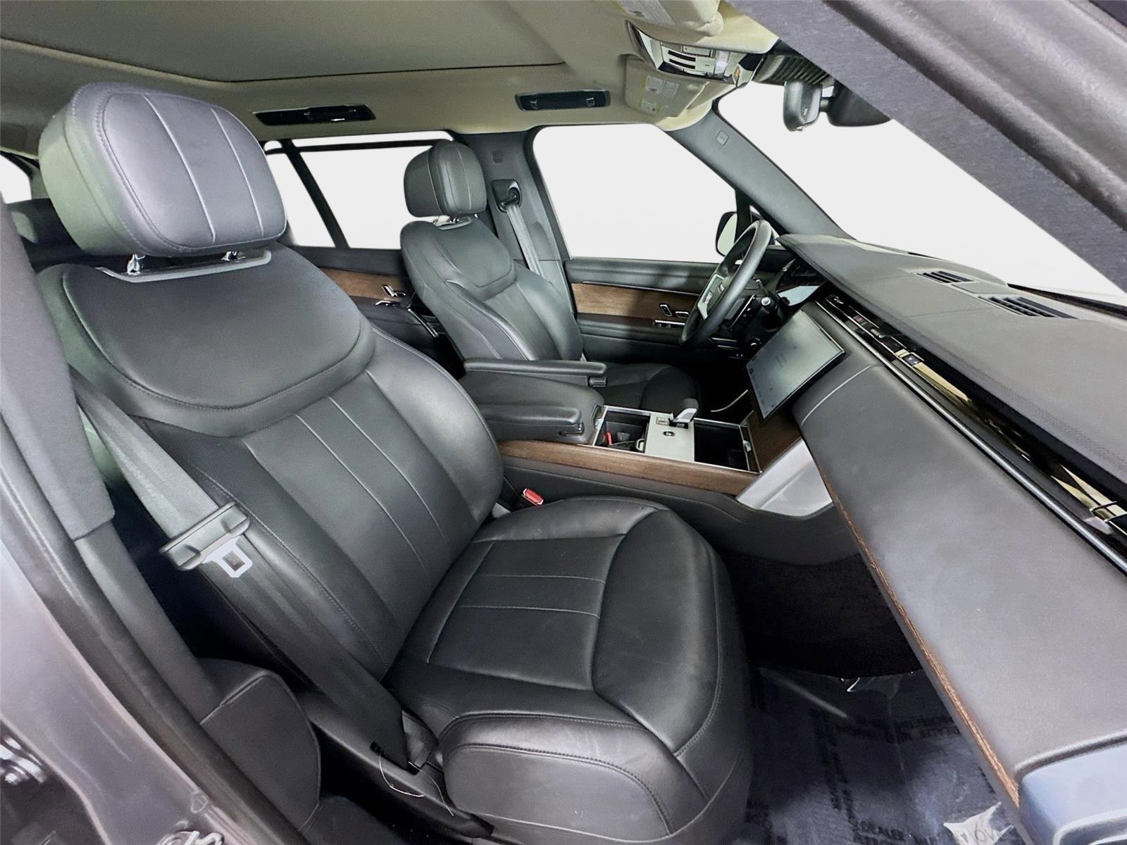 Certified 2025 Land Rover Range Rover Long Wheelbase SE AWD/4WD image 30