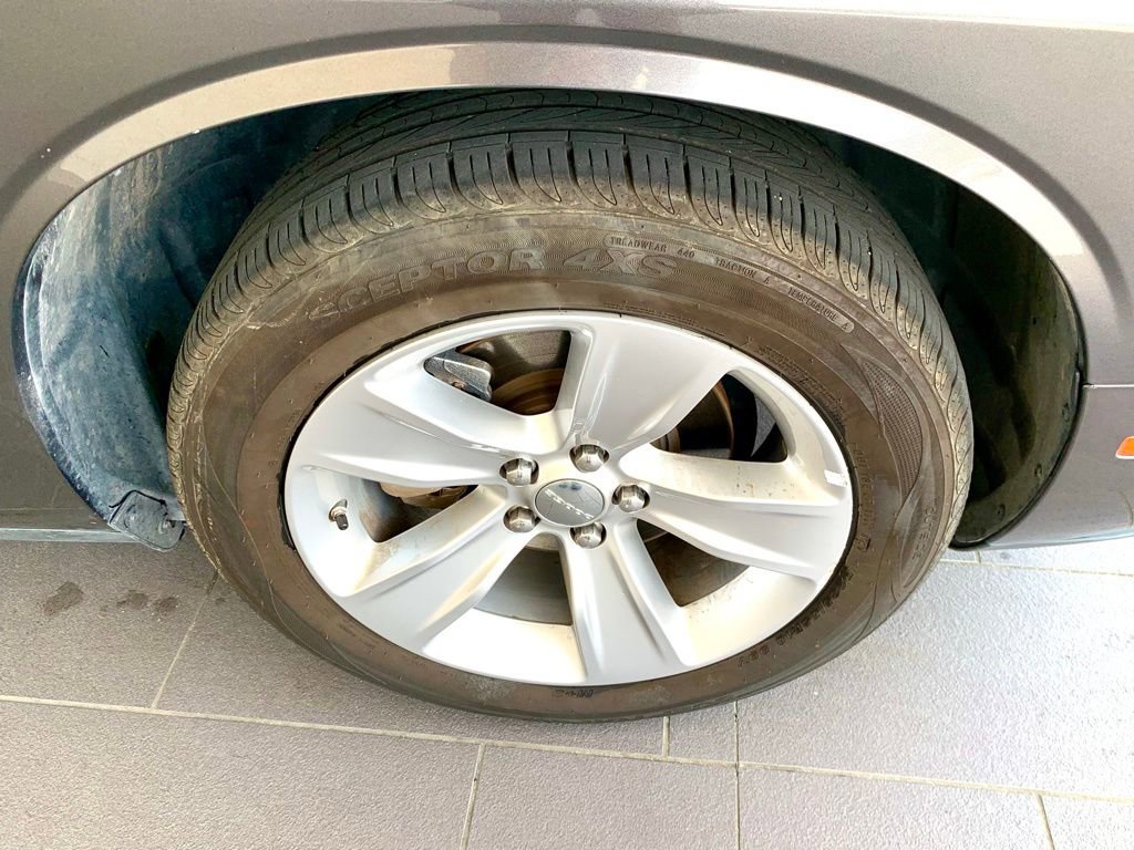 Used 2023 Dodge Challenger SXT RWD image 9
