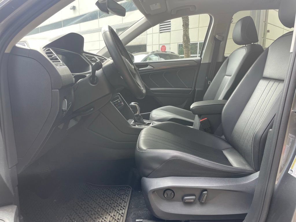 Used 2024 Volkswagen Tiguan SE AWD/4WD image 43