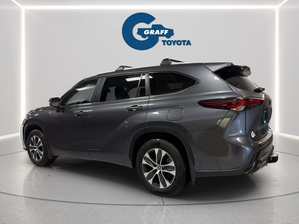 Used 2025 Toyota Highlander XLE AWD/4WD image 4