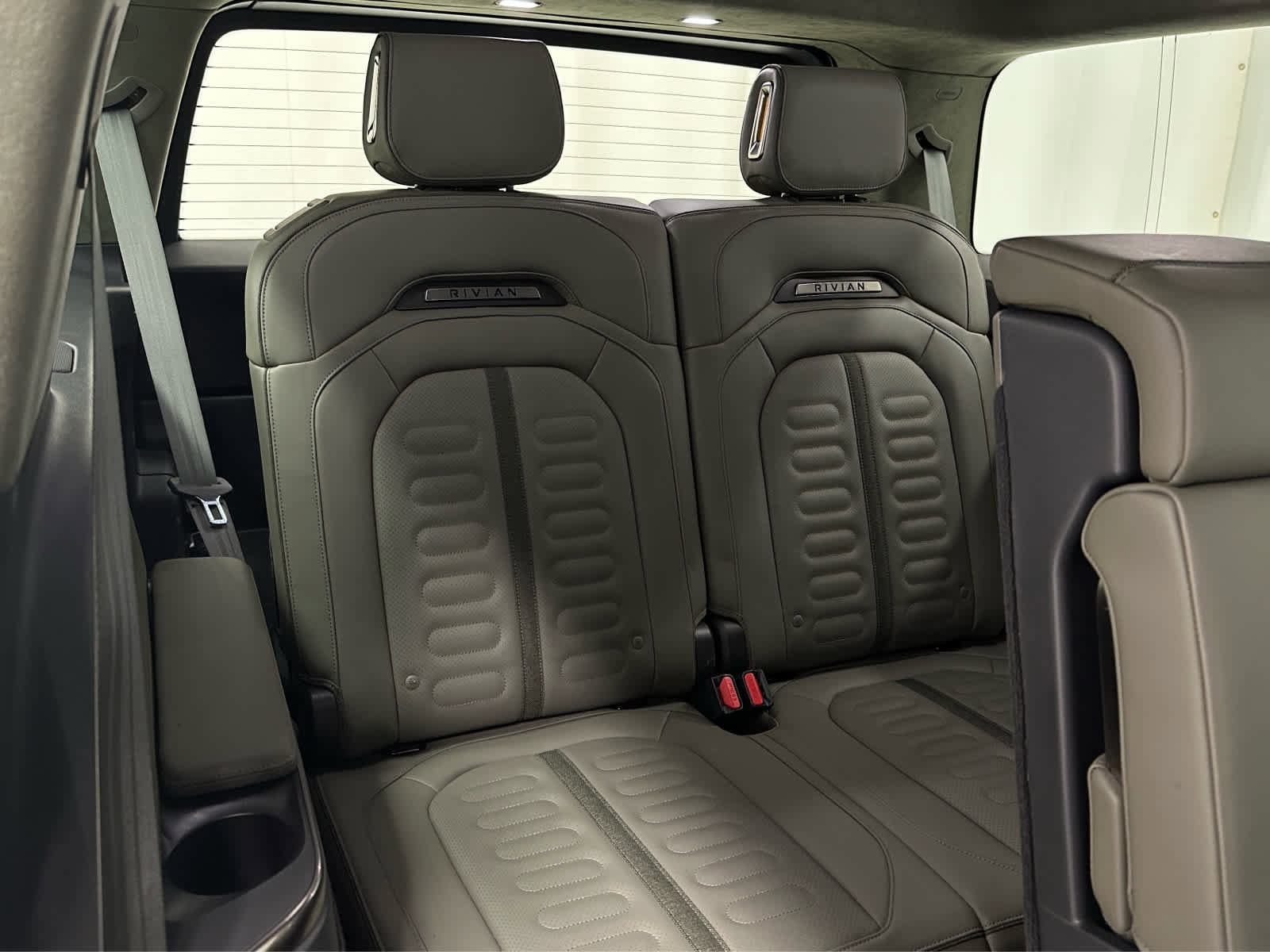 Used 2024 Rivian R1S Adventure image 24