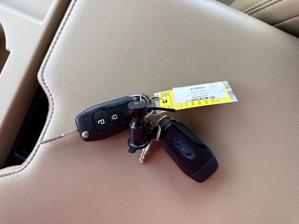 Used 2019 Ford F250 Lariat w/ Chrome Package image 28