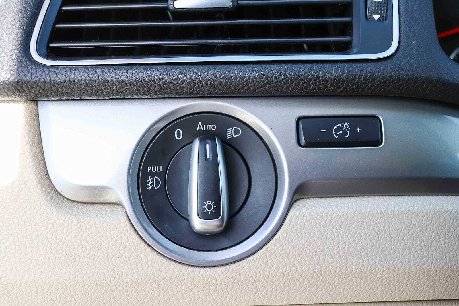 Used 2015 Volkswagen Passat 1.8T Limited Edition image 28