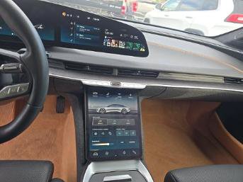 Used 2024 Lucid Air Touring AWD/4WD image 23