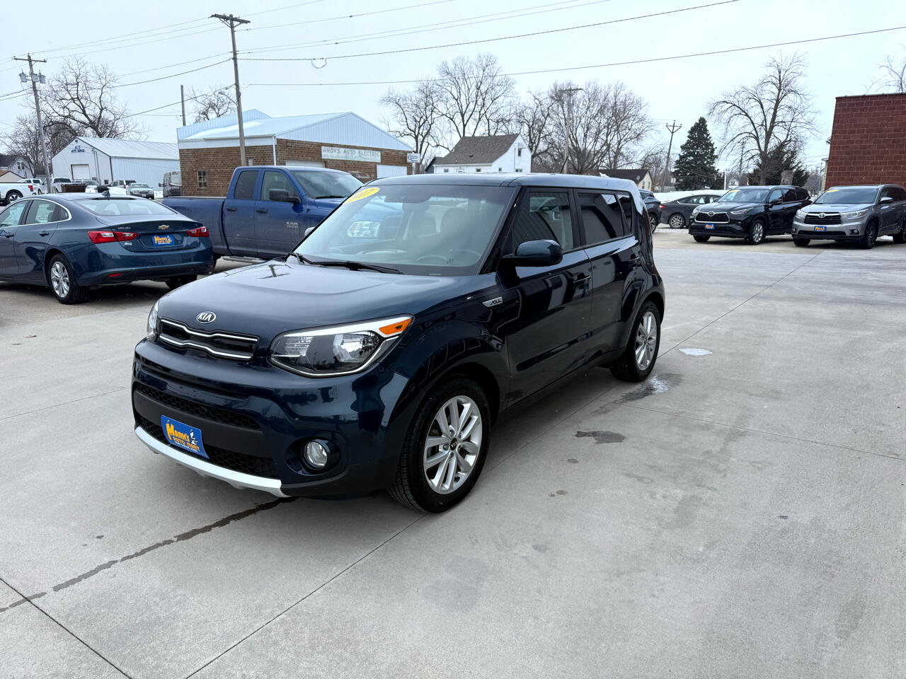 Used 2017 Kia Soul + image 3