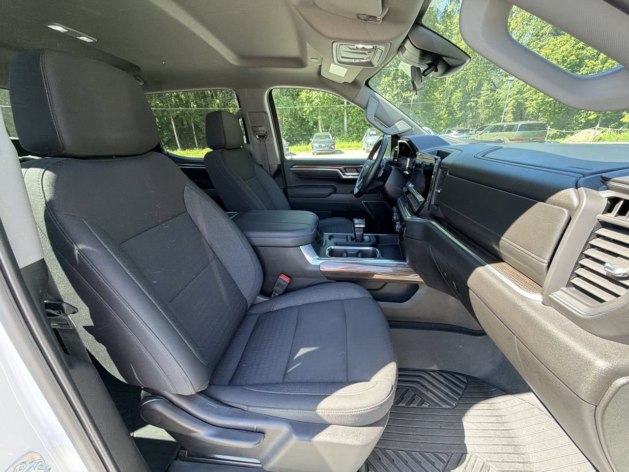 Used 2025 Chevrolet Silverado 1500 LT AWD/4WD image 19