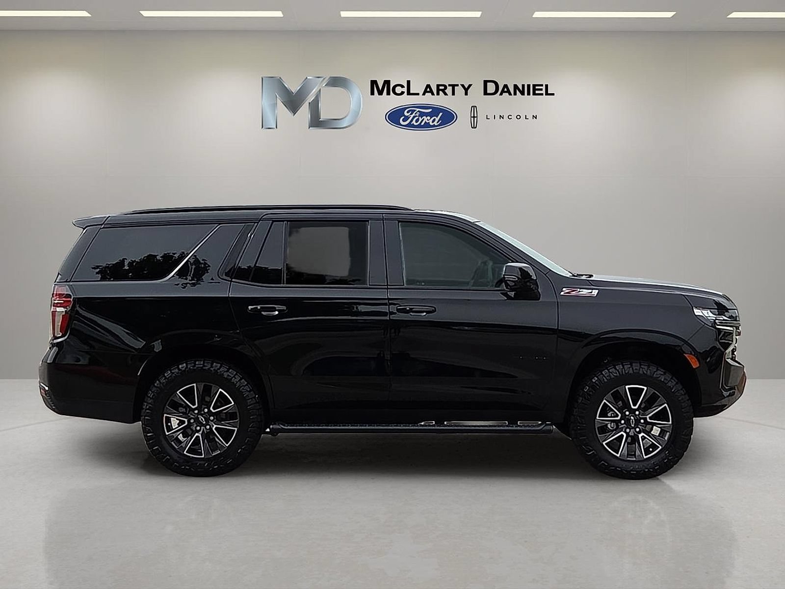 Used 2021 Chevrolet Tahoe Z71 w/ Z71 Signature Package AWD/4WD image 6