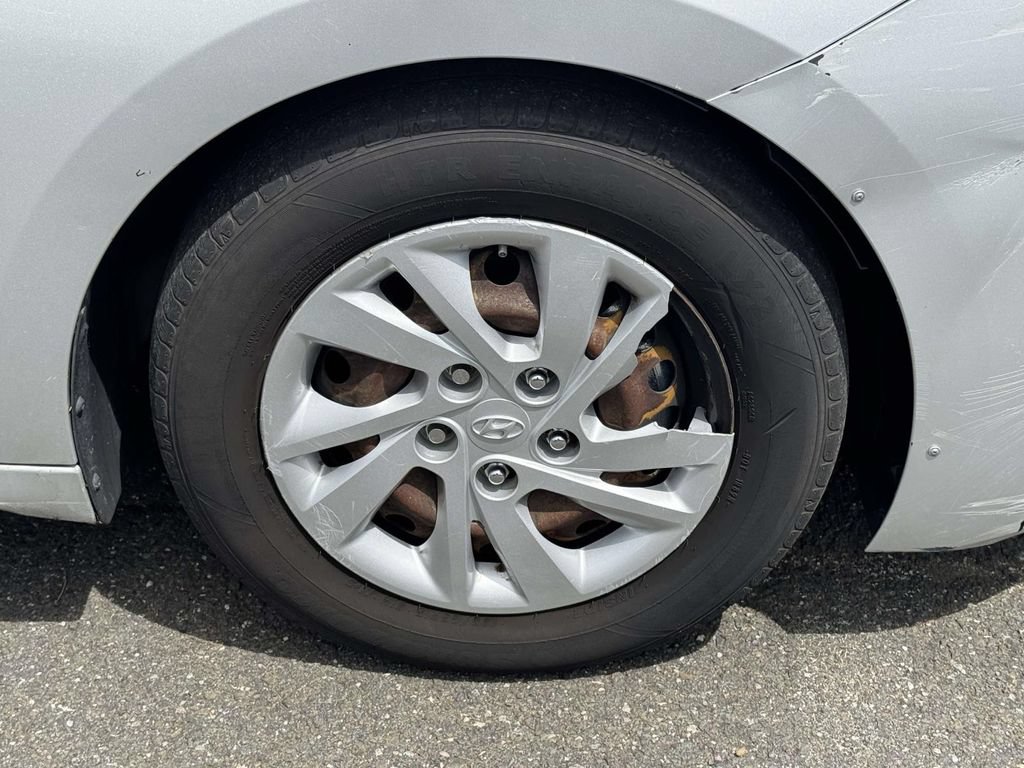 Used 2019 Hyundai Elantra SE w/ Cargo Package FWD image 8
