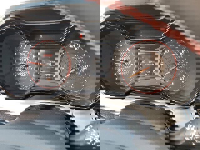 Used 2024 Chevrolet Trax RS image 31